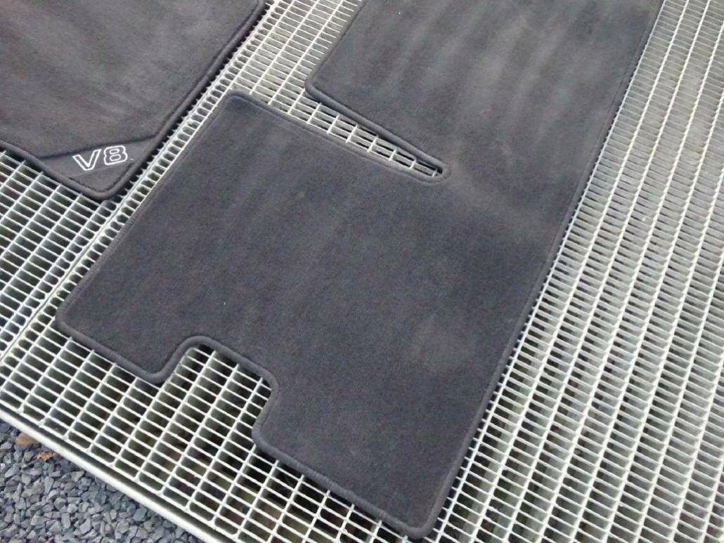 Fußmatten Veloursmatten mit V8 Logo schwarz Mercedes G G-Modell G-Klasse  463 LHD bis 2000 – Willkommen beim G-Shop24 – Ersatzteile für die G-Klasse