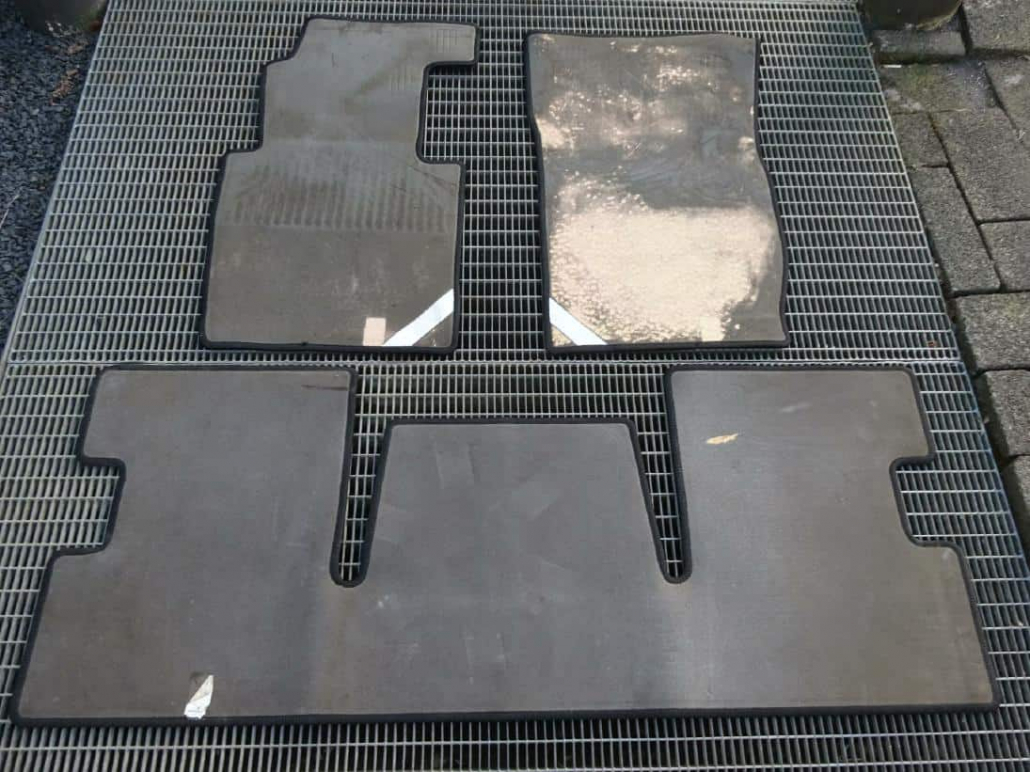 Fußmatten Veloursmatten mit V8 Logo – LHD 463 schwarz die – Mercedes G-Shop24 G-Klasse für G-Modell G 2000 bis Willkommen G-Klasse Ersatzteile beim